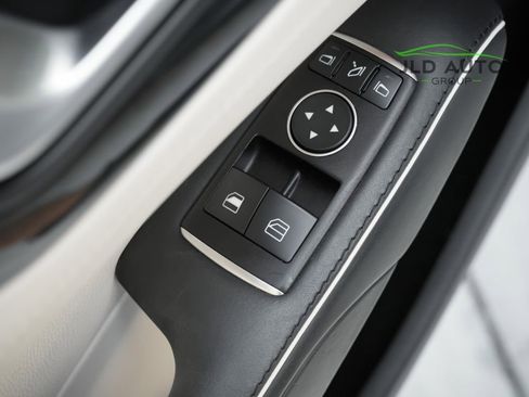 Used 2016 Mercedes-Benz SL 550 image 32