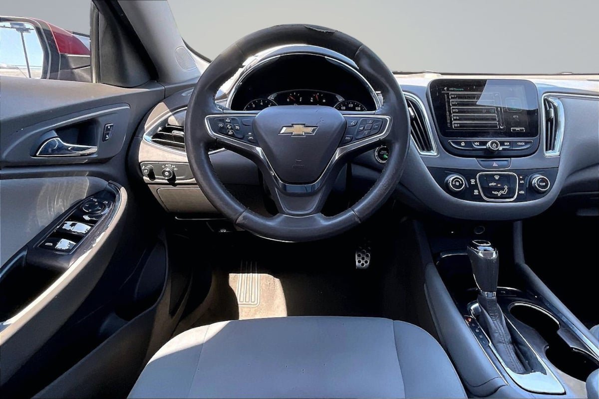 Used 2016 Chevrolet Malibu LT FWD image 5