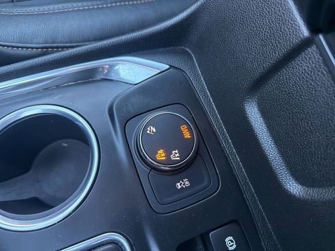 Certified 2019 Chevrolet Traverse LT w/ LT Premium Package image 36