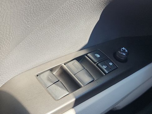 Used 2021 Toyota Camry LE w/ Convenience Package FWD image 23