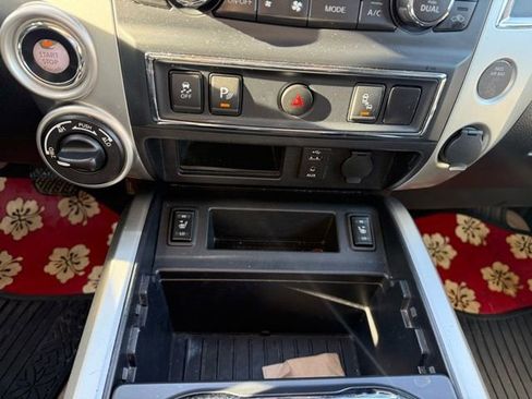 Used 2017 Nissan Titan SV image 22