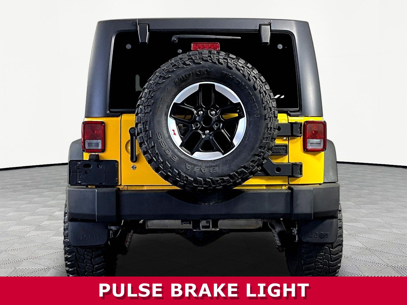 Used 2015 Jeep Wrangler Unlimited Rubicon w/ Connectivity Group AWD/4WD image 5
