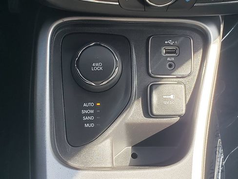 Used 2019 Jeep Compass Latitude w/ Cold Weather Group AWD/4WD image 21