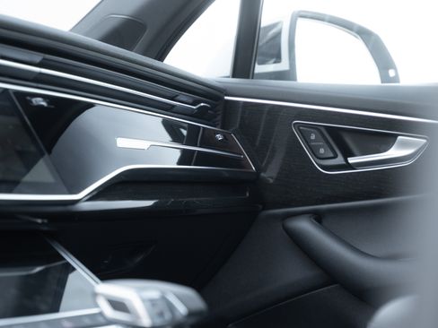 Certified 2025 Audi Q7 2.0T Premium w/ Convenience Plus Package image 15