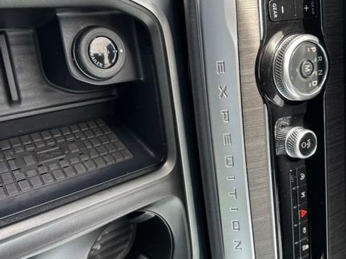 Used 2025 Ford Expedition Platinum w/ Platinum Ultimate Package AWD/4WD image 22