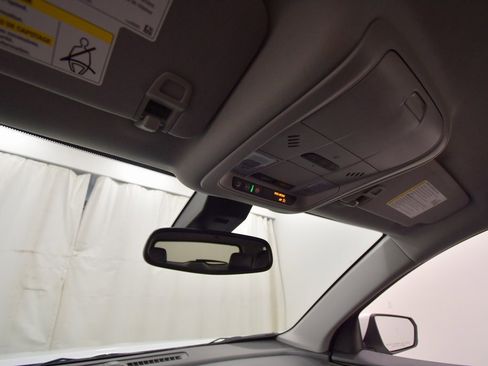 Used 2024 GMC Terrain SLT image 27