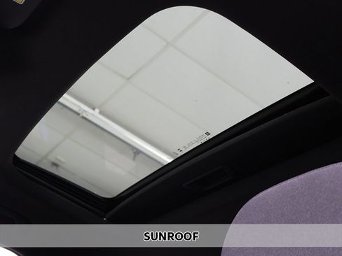 Used 2024 Chevrolet Trax RS w/ Sunroof Package FWD image 3
