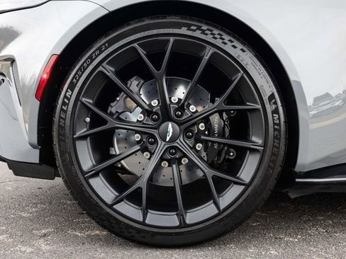 Used 2025 Aston Martin V8 Vantage Coupe image 57