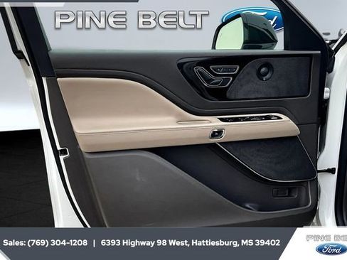 Used 2022 Lincoln Aviator Reserve w/ Elements Package Plus image 17