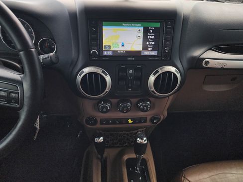 Used 2017 Jeep Wrangler Unlimited Rubicon w/ Cold Weather Group image 20