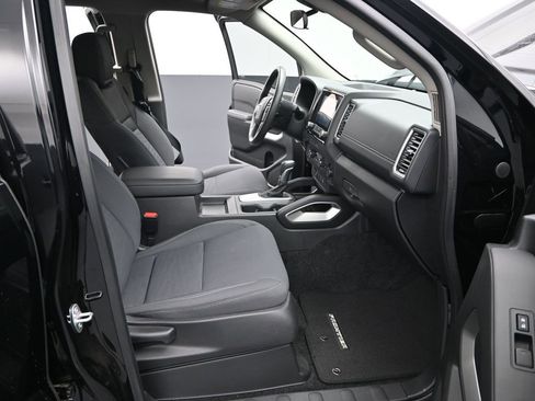 Used 2024 Nissan Frontier SV image 13