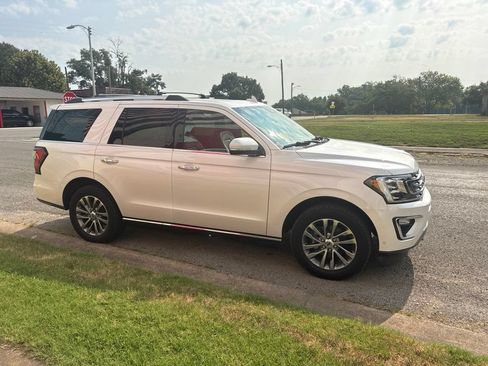 Used 2018 Ford Expedition Limited w/ Equipment Group 301A AWD/4WD image 8