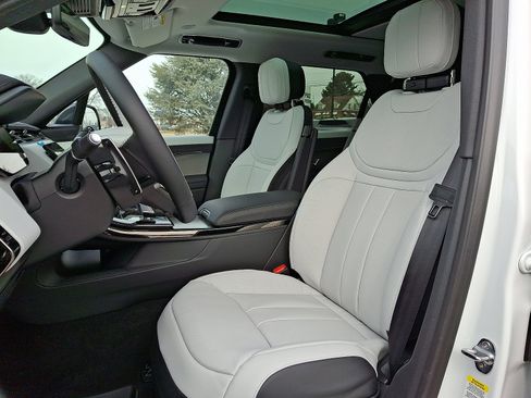 New 2026 Land Rover Range Rover Sport Dynamic SE image 3