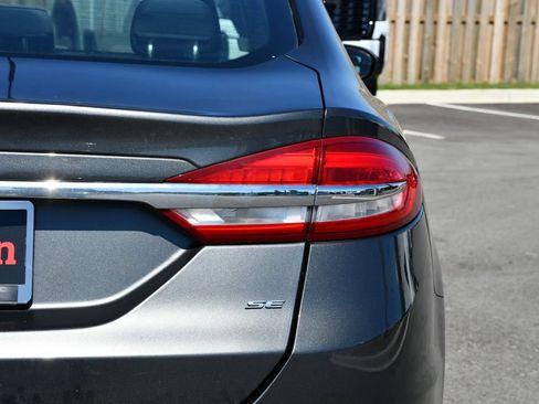 Used 2018 Ford Fusion SE w/ Fusion SE Technology Package FWD image 23