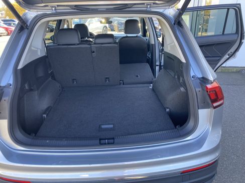 Certified 2024 Volkswagen Tiguan SE image 10