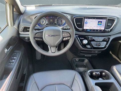 New 2026 Chrysler Pacifica Select image 26
