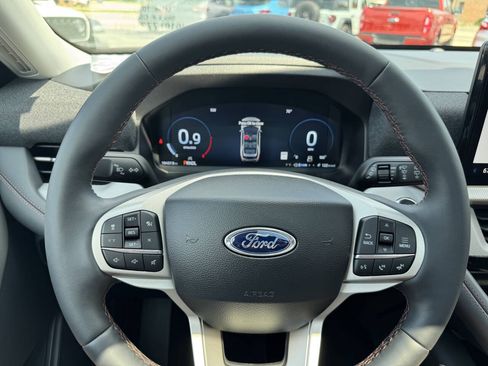 Used 2025 Ford Explorer Active w/ Active Comfort Package AWD/4WD image 18
