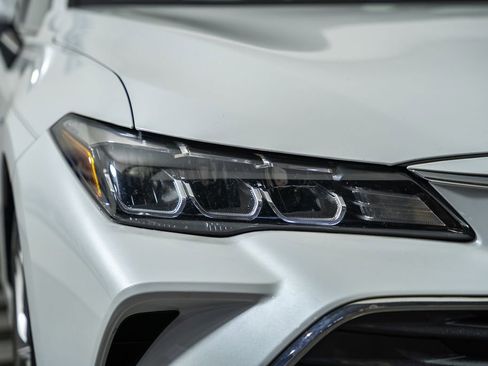 Used 2020 Toyota Avalon XLE w/ Moonroof Package image 13