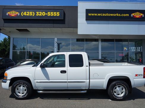 Used 2003 GMC Sierra 1500 SLT w/ SLT Preferred Equipment Group AWD/4WD image 2