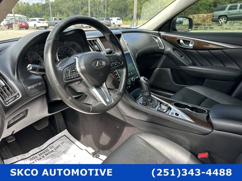 Used 2018 INFINITI Q50 Luxe w/ Essential Package (3.0T Luxe) image 19