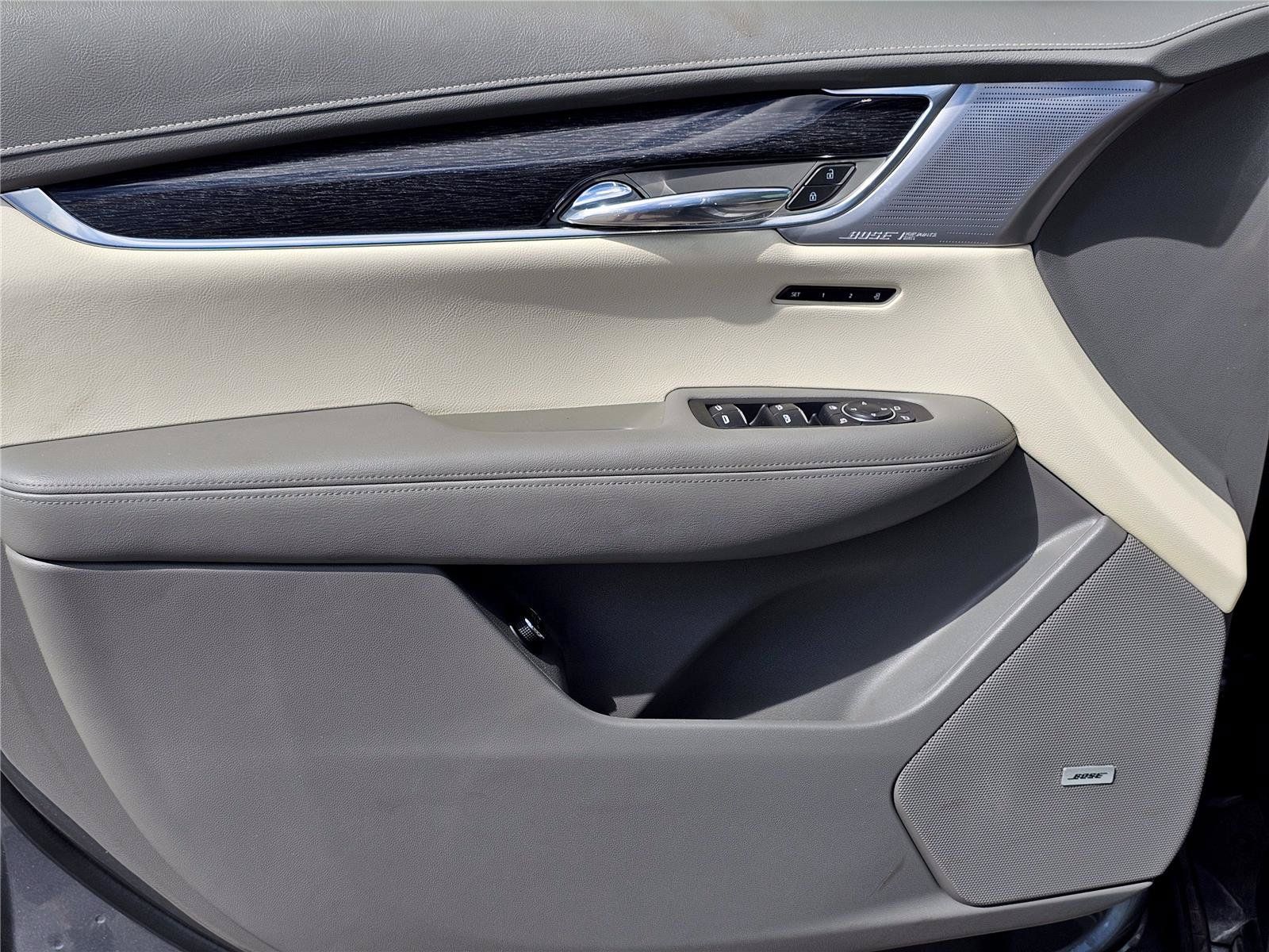 Used 2022 Cadillac XT6 Premium Luxury w/ Technology Package FWD image 13