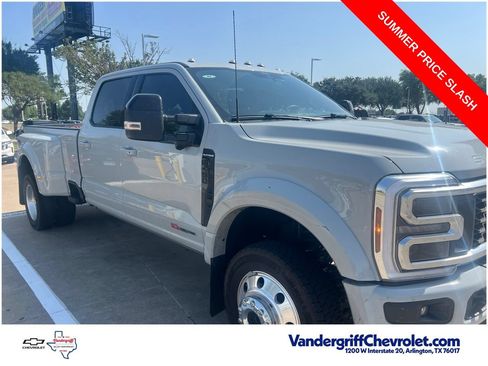 Used 2026 Ford F450 Platinum w/ FX4 Off-Road Package AWD/4WD image 3