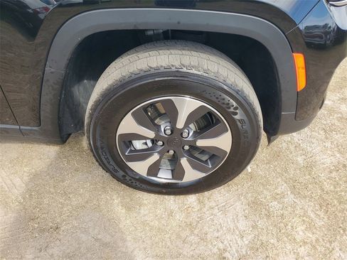 Used 2024 Jeep Grand Cherokee Limited 4xe image 6