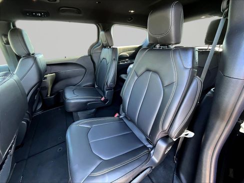 New 2027 Chrysler Pacifica Select AWD/4WD image 16