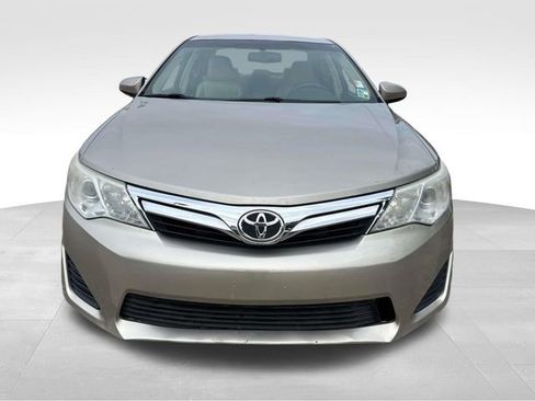 Used 2013 Toyota Camry LE image 2