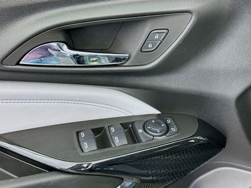 Used 2025 Chevrolet Trax LT w/ LT Convenience Package image 18