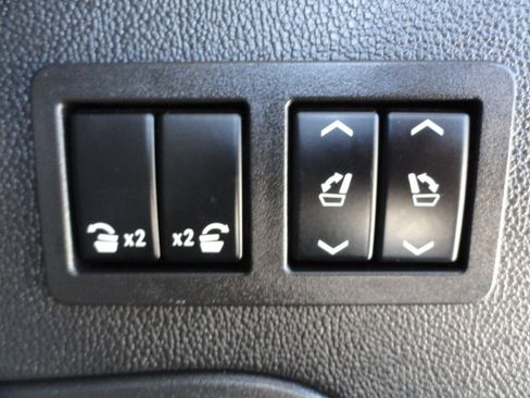 Used 2015 Cadillac Escalade Premium RWD image 39