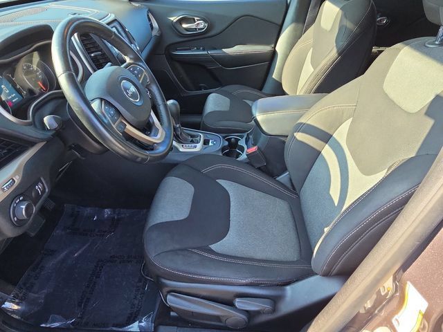 Used 2016 Jeep Cherokee Sport FWD image 10