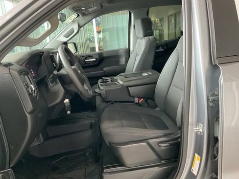 Used 2020 Chevrolet Silverado 1500 Custom w/ Custom Value Package RWD image 3