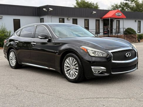 Used 2016 INFINITI Q70 L 3.7 RWD image 3