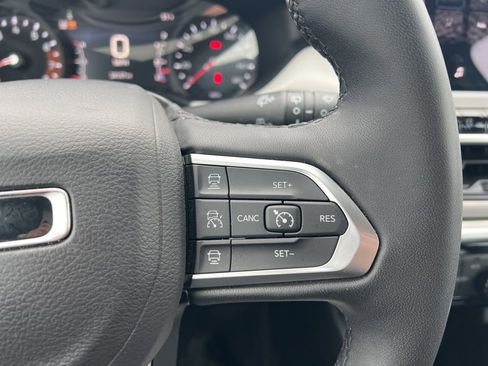 Used 2025 Jeep Compass Limited image 17