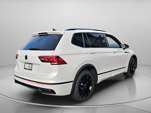 Certified 2022 Volkswagen Tiguan SE R-Line FWD image 5