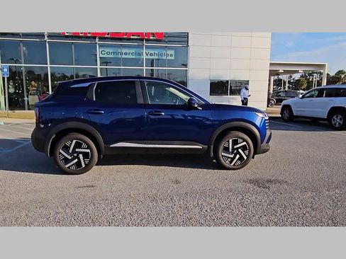 Used 2025 Nissan Kicks SV image 34