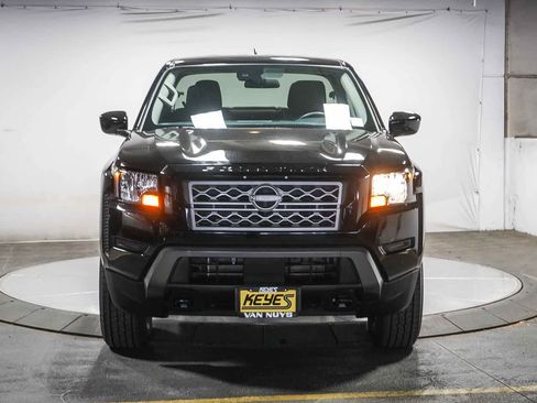 Used 2024 Nissan Frontier SV image 3