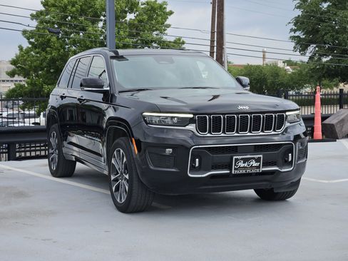 Used 2022 Jeep Grand Cherokee Overland w/ Luxury Tech Group IV RWD image 2