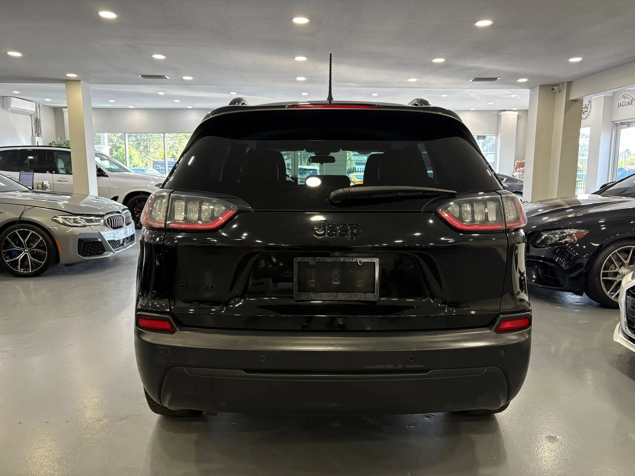 Used 2020 Jeep Cherokee Latitude Plus AWD/4WD image 6