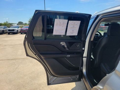 Used 2023 Lincoln Aviator Reserve image 31