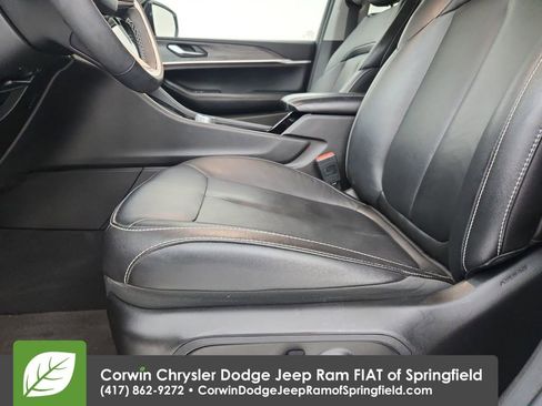 Certified 2023 Jeep Grand Cherokee Limited w/ Black Appearance Package image 20