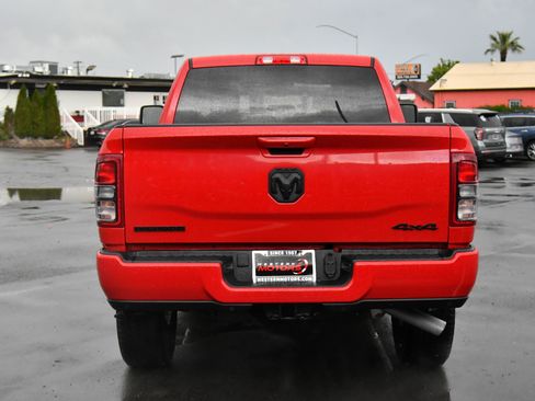 Used 2024 RAM 2500 Big Horn w/ Night Edition AWD/4WD image 7