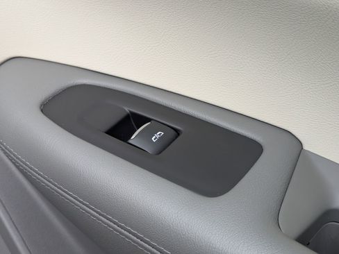 Used 2019 Cadillac XT5 Premium Luxury w/ Driver Assist Package image 39