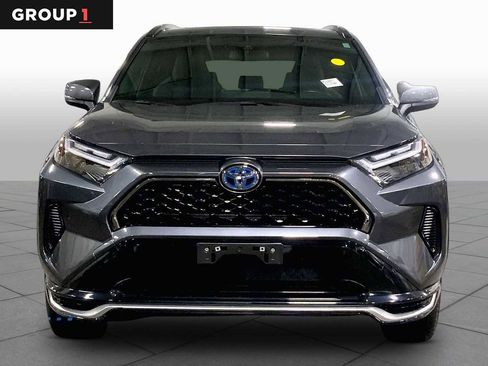 Used 2023 Toyota RAV4 SE w/ Weather & Moonroof Package AWD/4WD image 4