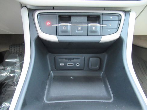 Certified 2024 GMC Terrain Denali w/ Black Diamond Edition AWD/4WD image 27