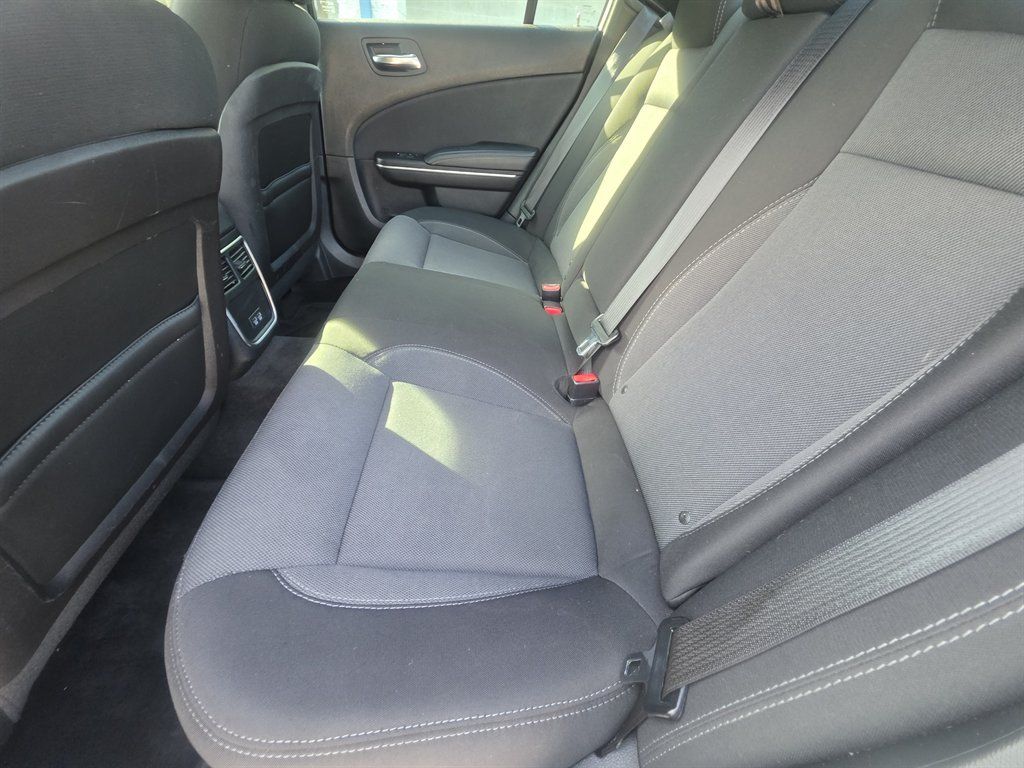 Used 2015 Dodge Charger SE RWD image 7
