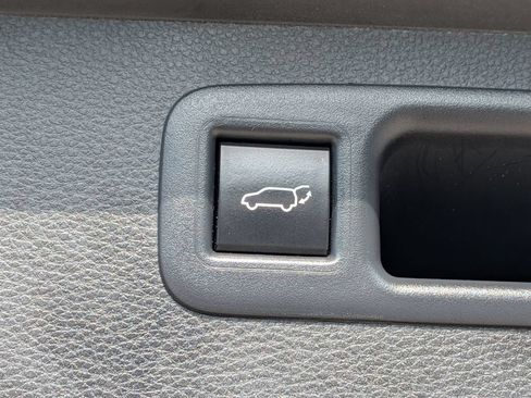 Used 2023 Toyota Highlander XLE AWD/4WD image 35