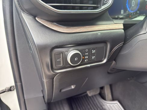 Used 2020 Ford Explorer Platinum w/ Premium Technology Package AWD/4WD image 18
