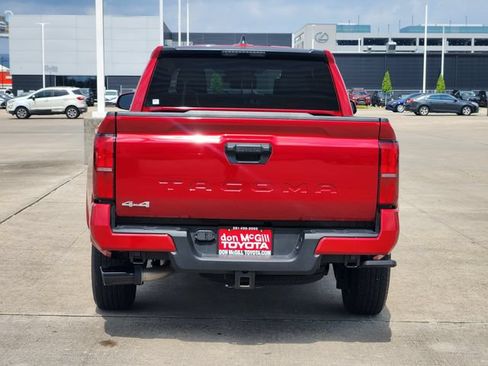 Certified 2025 Toyota Tacoma SR5 AWD/4WD image 6